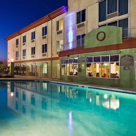 Holiday Inn Express Hotel & Suites Live Oak By Ihg Exterior photo