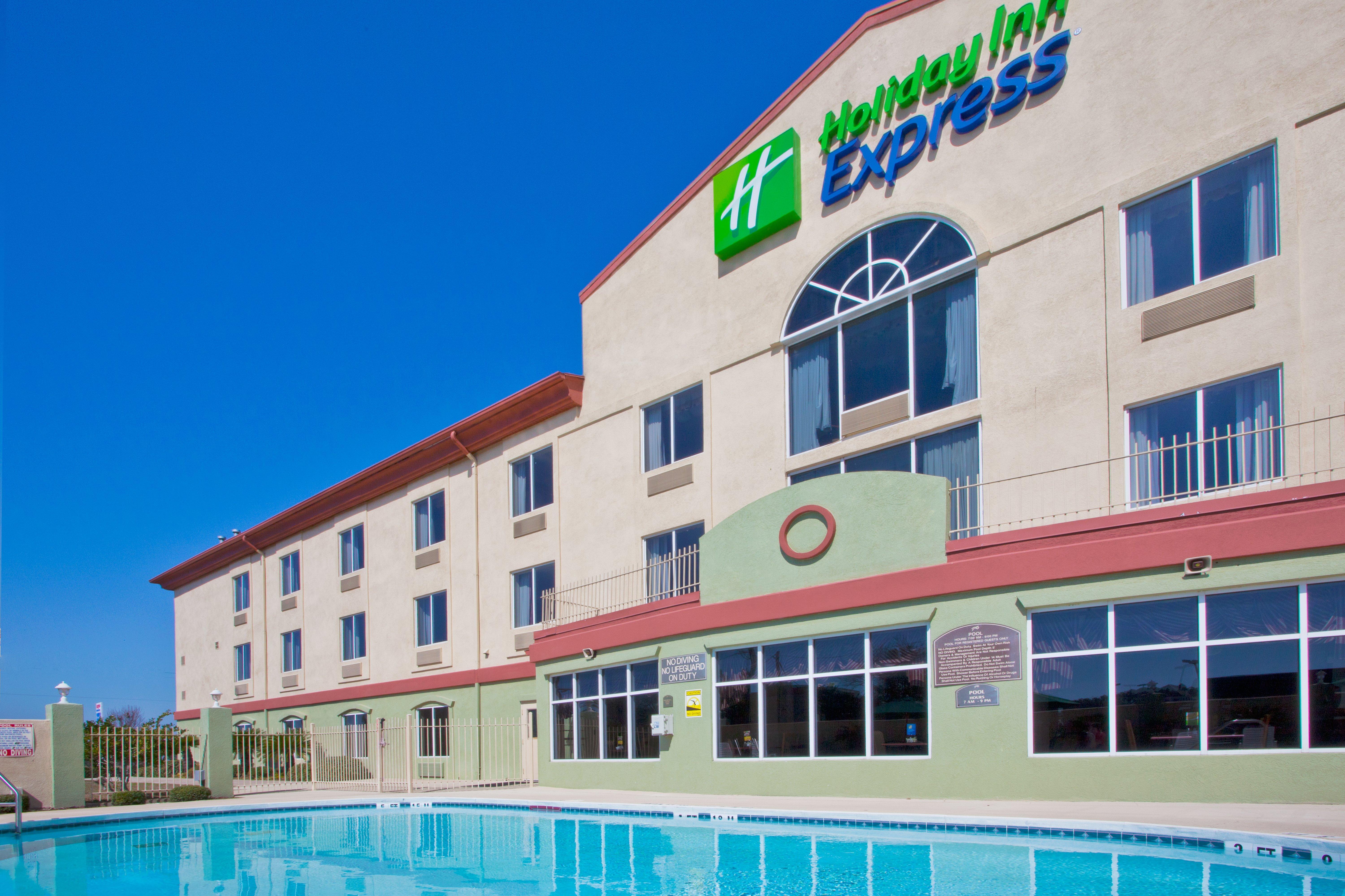 Holiday Inn Express Hotel & Suites Live Oak By Ihg Exterior photo