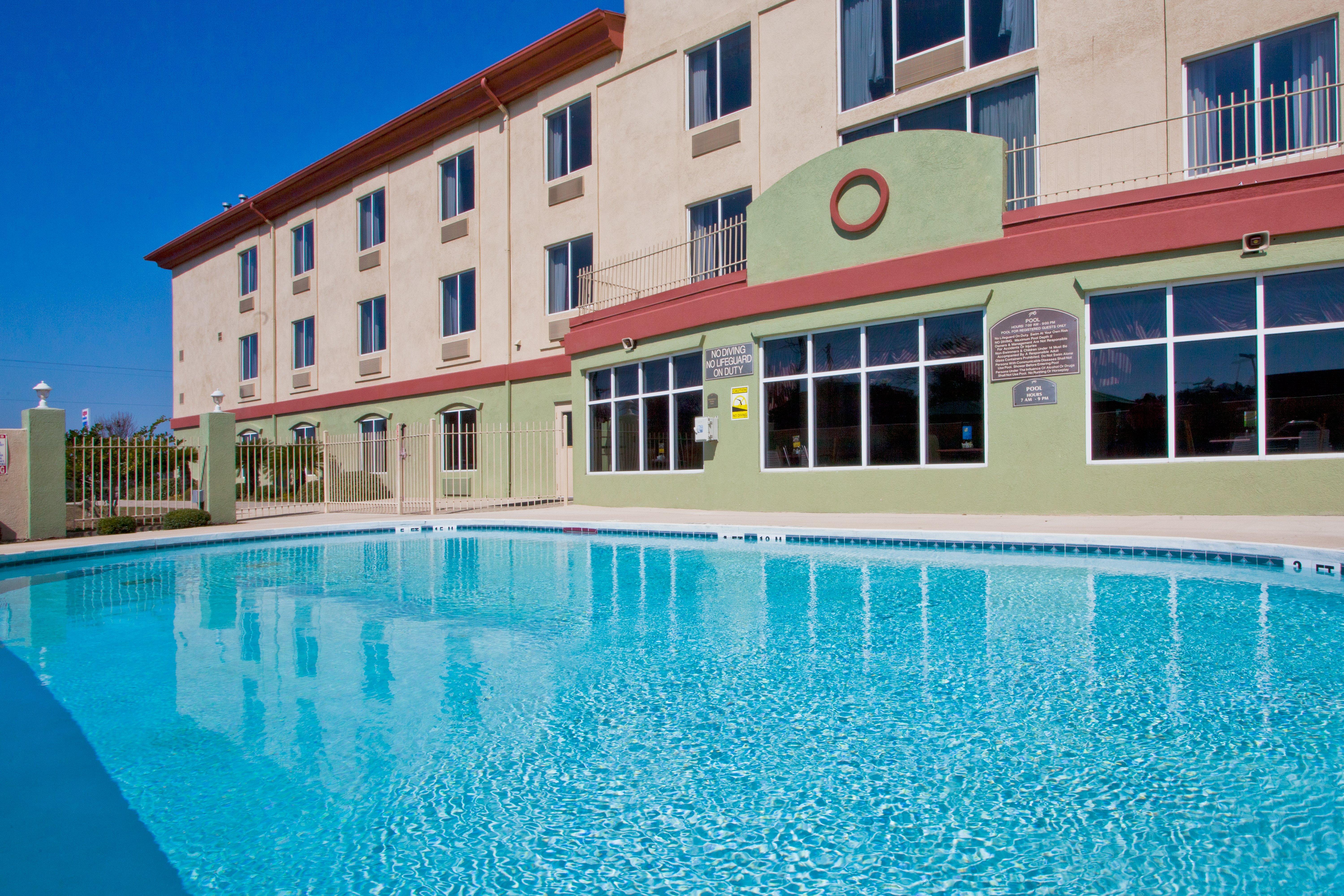 Holiday Inn Express Hotel & Suites Live Oak By Ihg Exterior photo