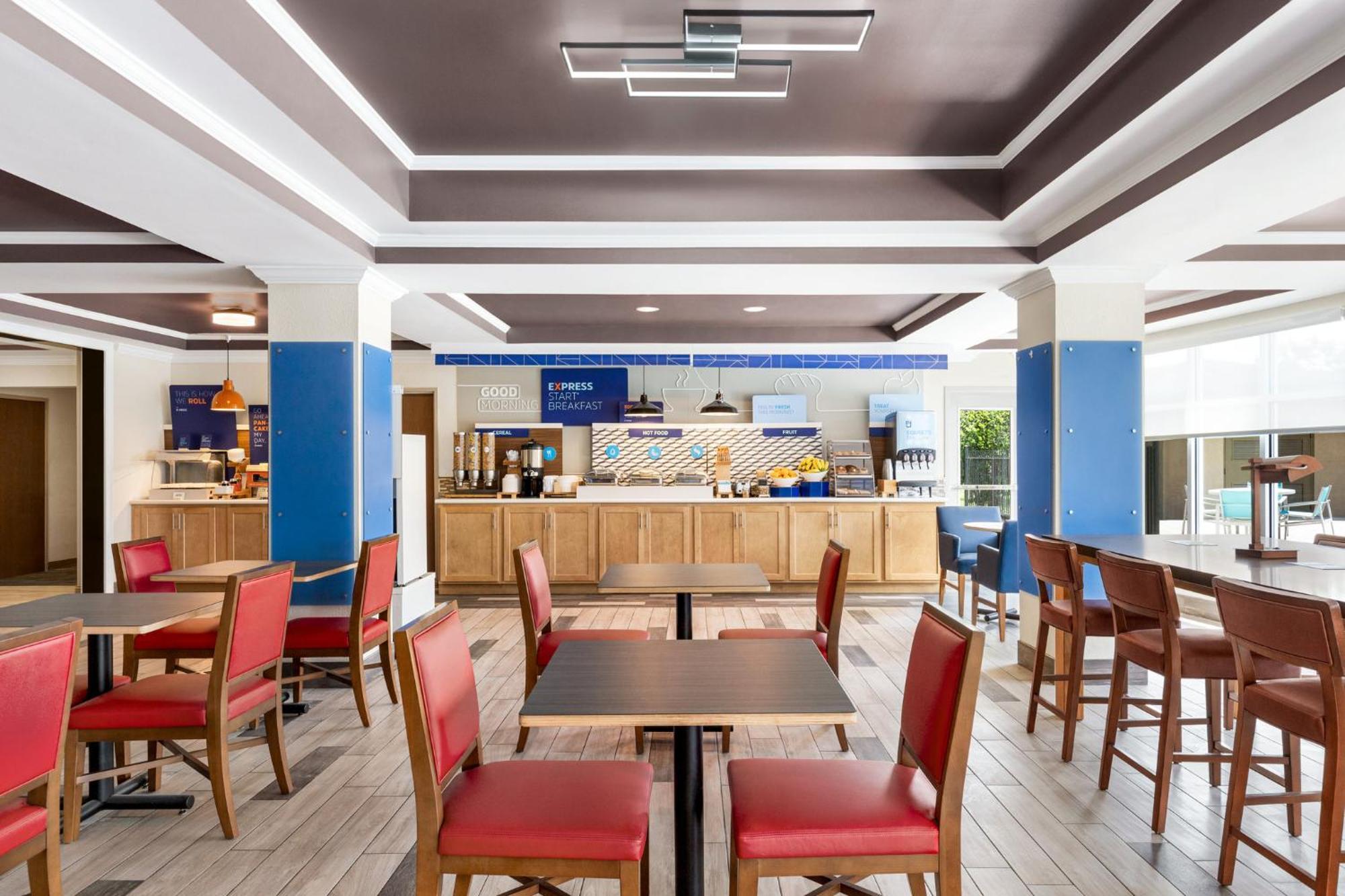 Holiday Inn Express Hotel & Suites Live Oak By Ihg Exterior photo