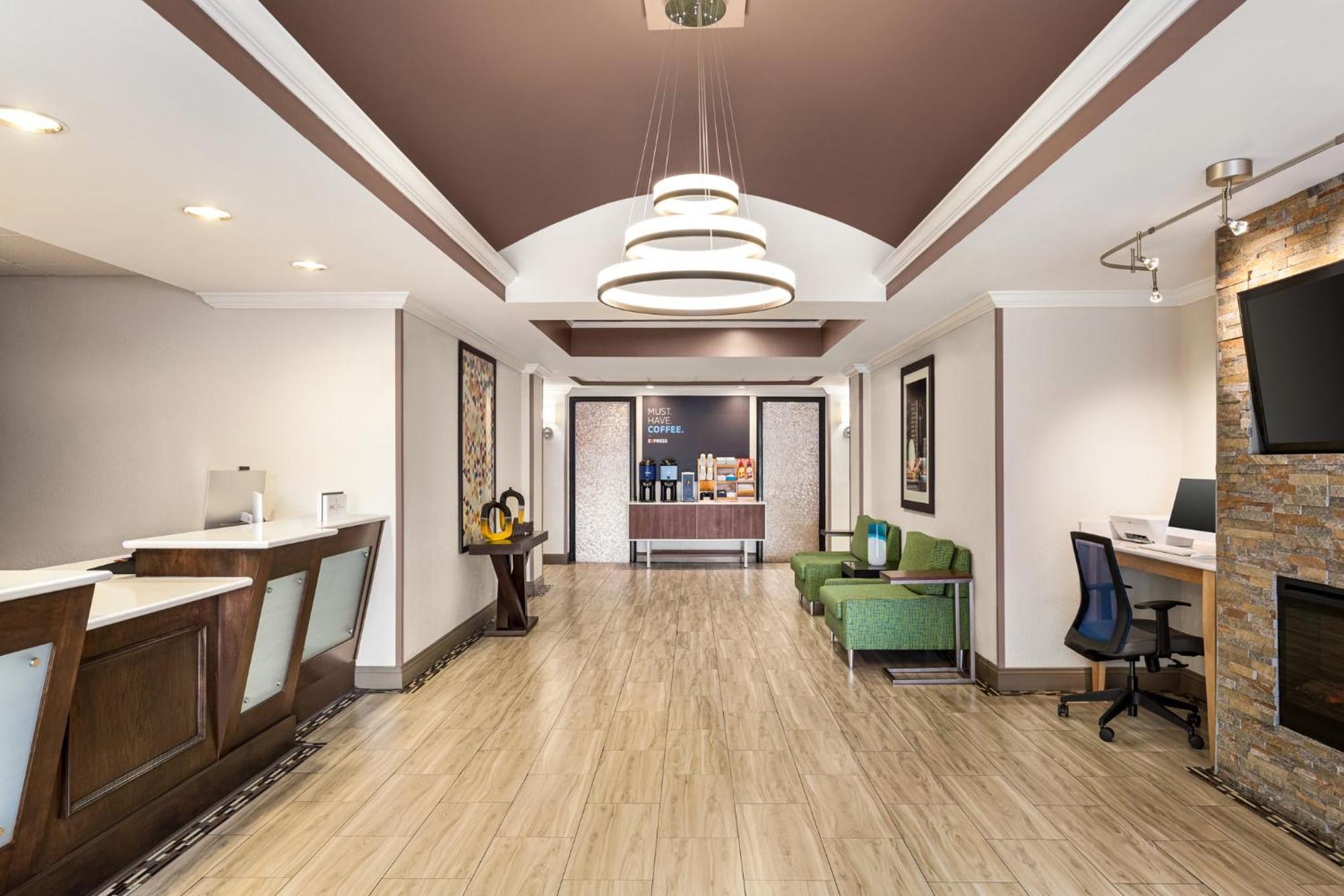 Holiday Inn Express Hotel & Suites Live Oak By Ihg Exterior photo