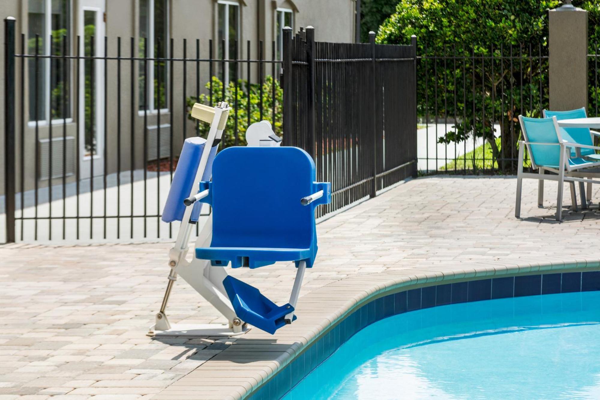 Holiday Inn Express Hotel & Suites Live Oak By Ihg Exterior photo