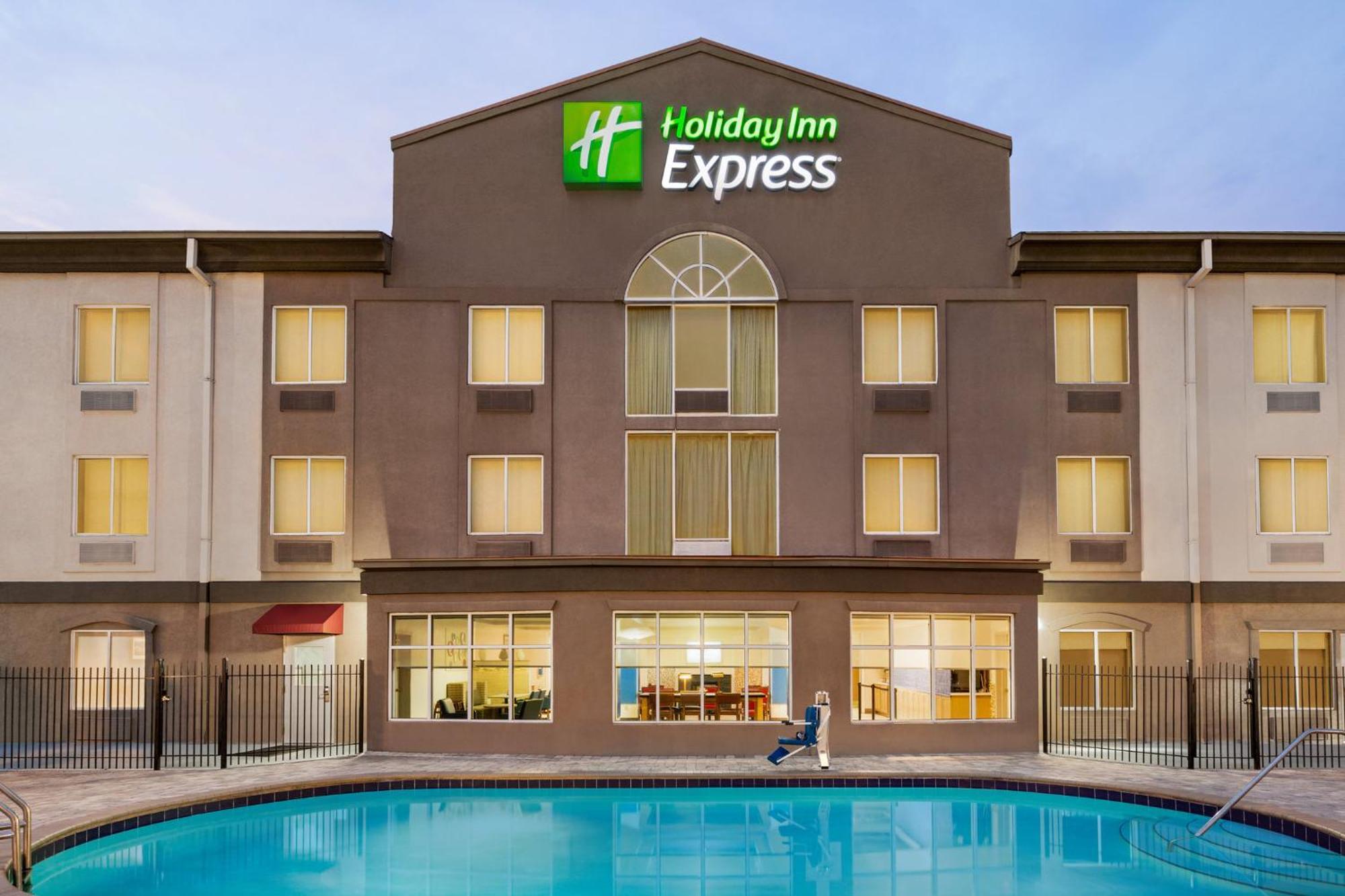 Holiday Inn Express Hotel & Suites Live Oak By Ihg Exterior photo