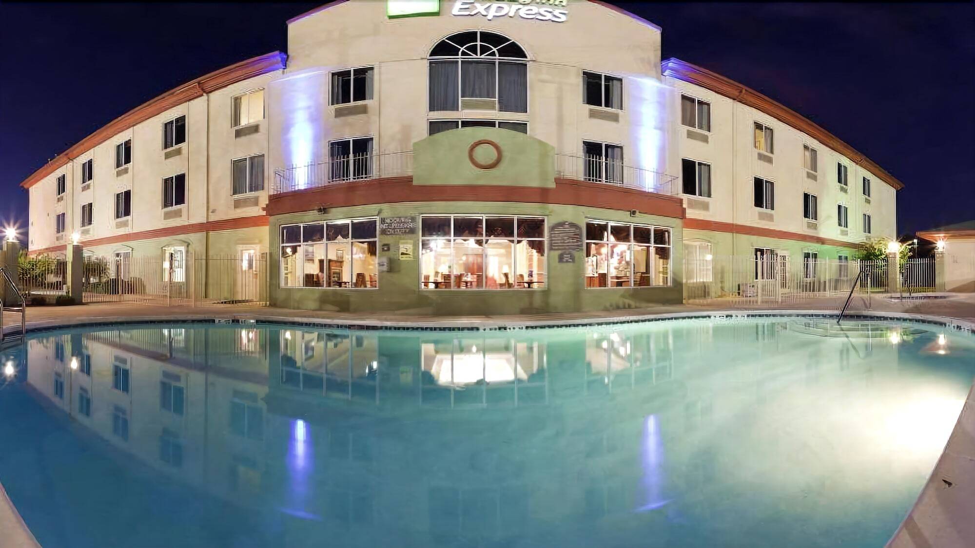 Holiday Inn Express Hotel & Suites Live Oak By Ihg Exterior photo